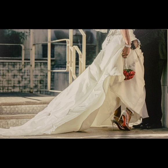 Unbranded Wedding Dress. Size 10. Slightly altered. - Picture 8 of 8